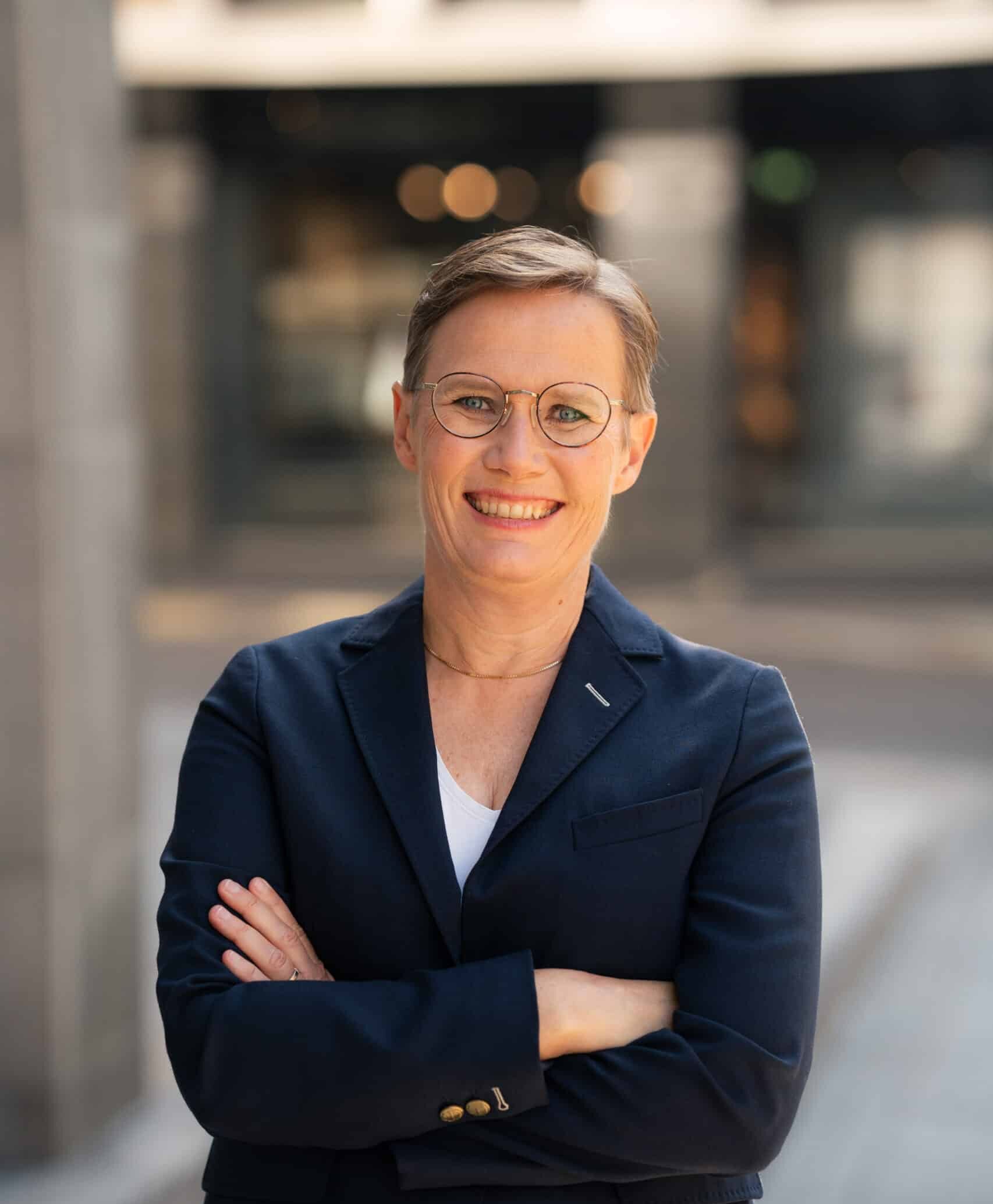 Kommunikasjonsrådgiver berit Solli skriver innlegg i sin lokalavis Akers avis / Groruddalen om de store kusinene som lurer på hvor lenge de skal jobbe. (Foto: Leikny Havik Skjærseth) 